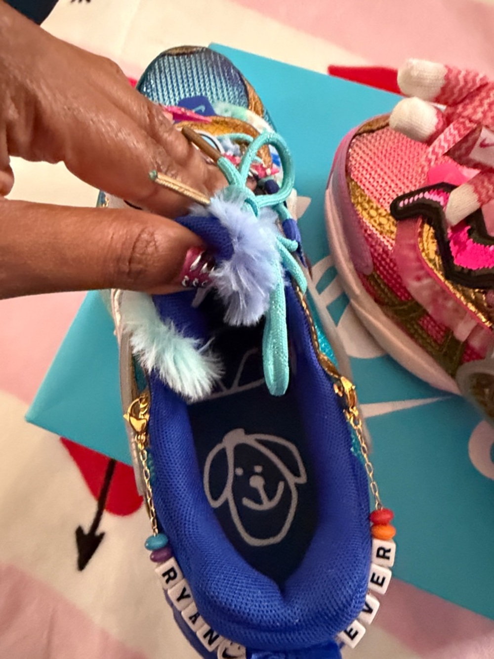 Nike v2k run DB21 Doernbecher- Pink & Blue women’s 8 - Picture 6 of 16